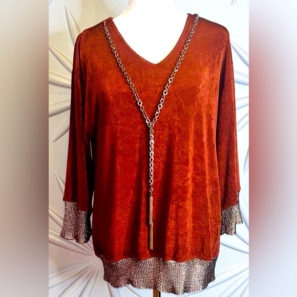 Chicos SZ 0 Petite brown/gold V-neck top w/optional neck chain. Bust 40”-46”. - Picture 2 of 4